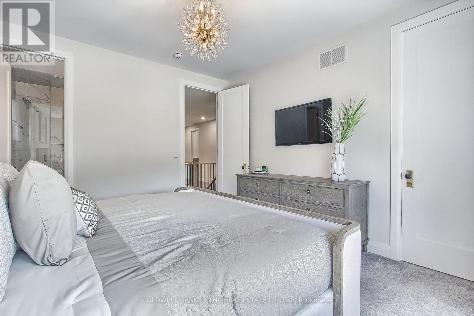 92 Maple Fields Circle, Aurora, ON - Indoor Photo Showing Bedroom