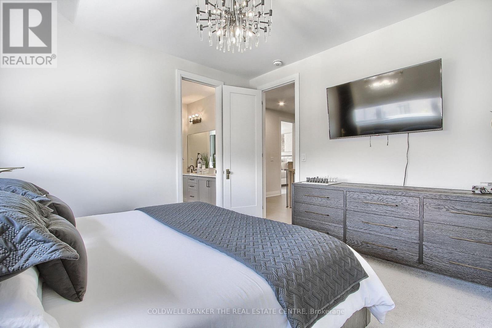 92 Maple Fields Circle, Aurora, ON - Indoor Photo Showing Bedroom