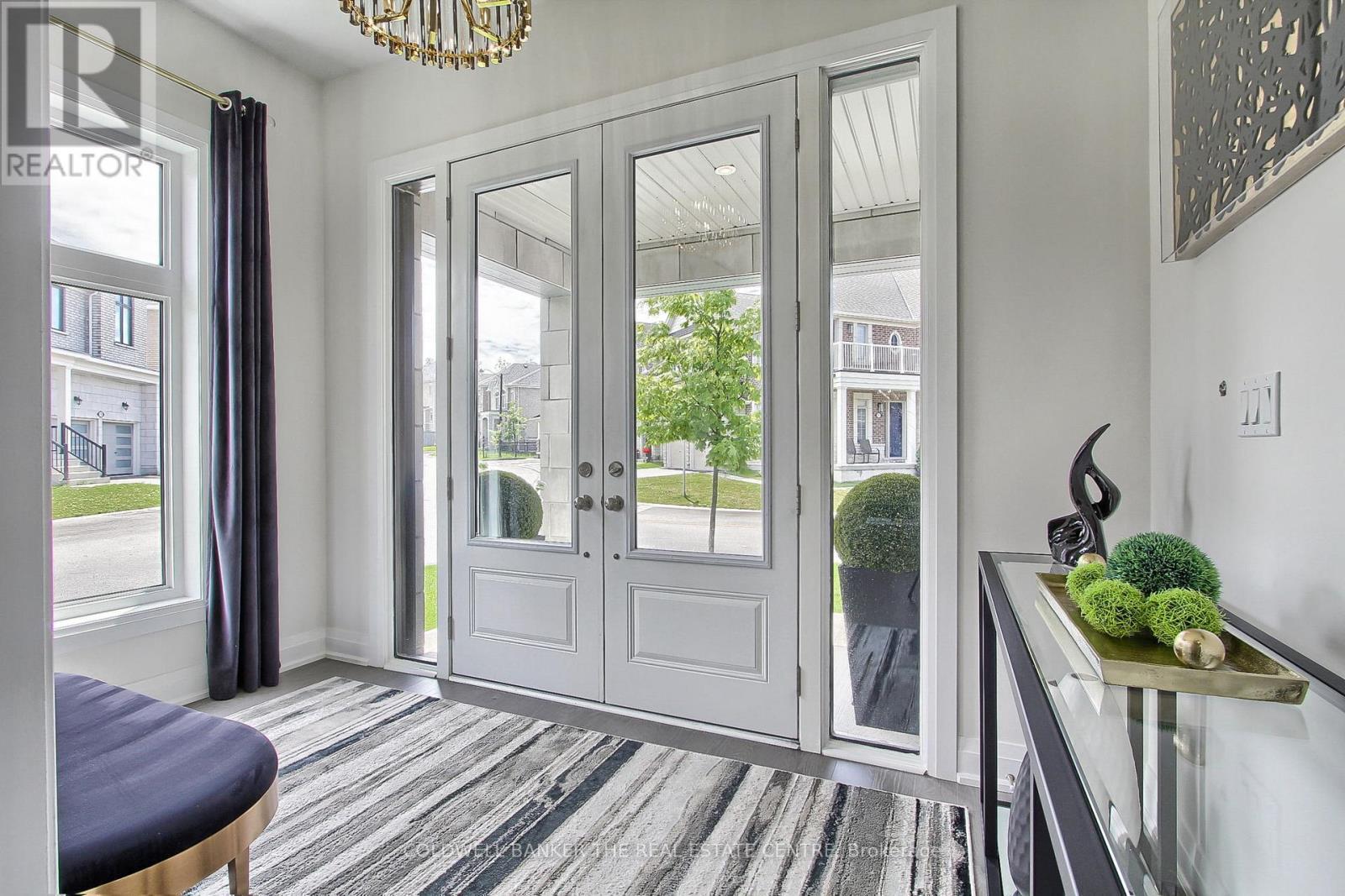 92 Maple Fields Circle, Aurora, ON - Indoor Photo Showing Other Room