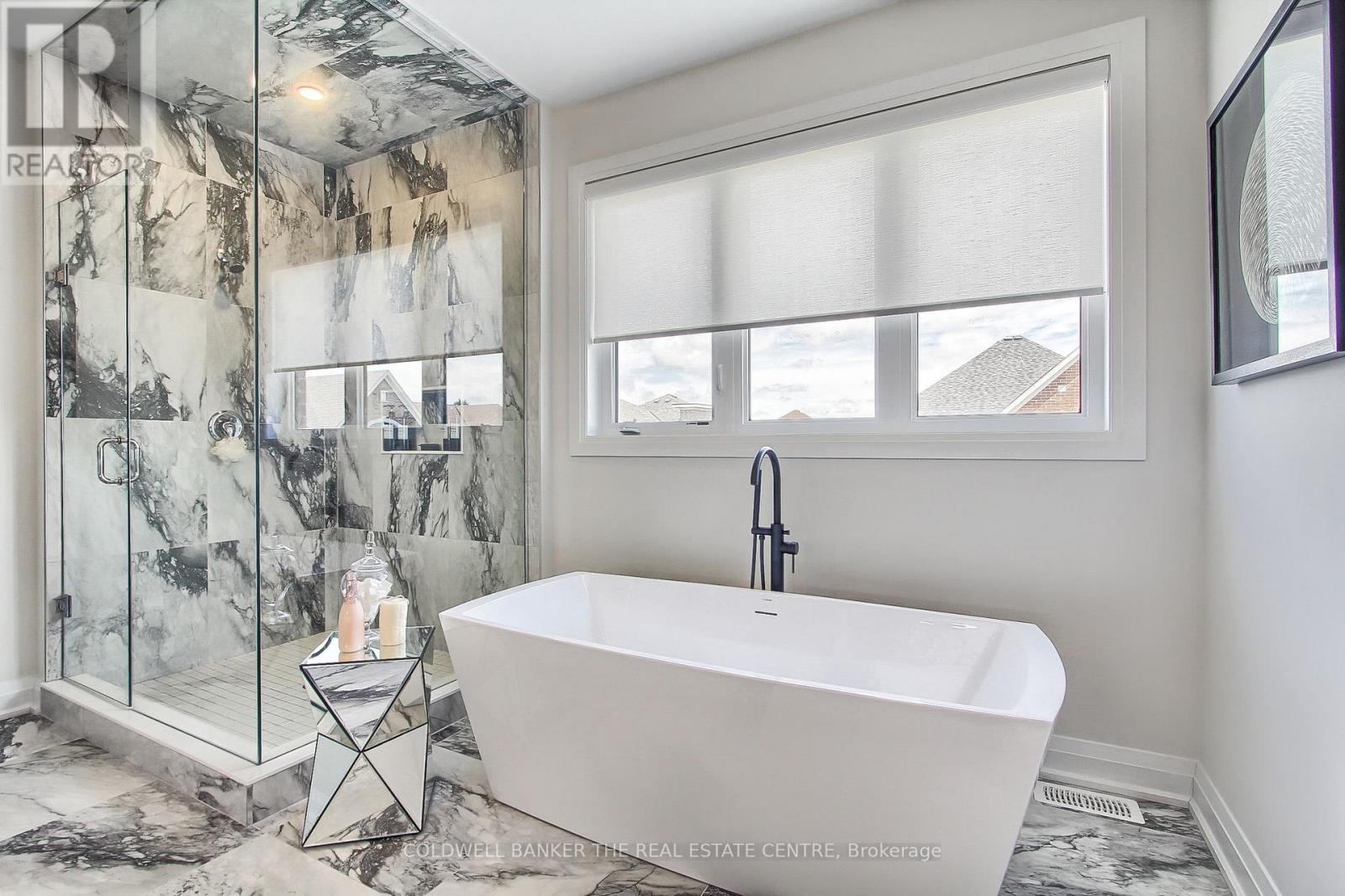 92 Maple Fields Circle, Aurora, ON - Indoor Photo Showing Bathroom