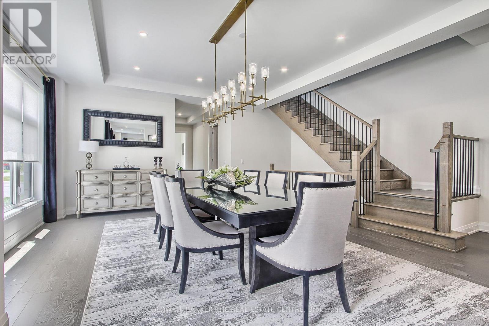 92 Maple Fields Circle, Aurora, ON - Indoor Photo Showing Dining Room