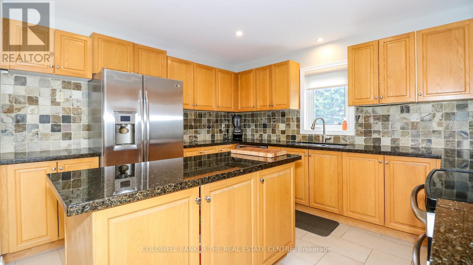 37 Falling Brook Drive, Barrie, ON - Indoor Photo Showing Kitchen