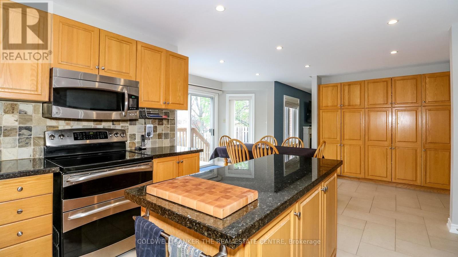 37 Falling Brook Drive, Barrie, ON - Indoor Photo Showing Kitchen