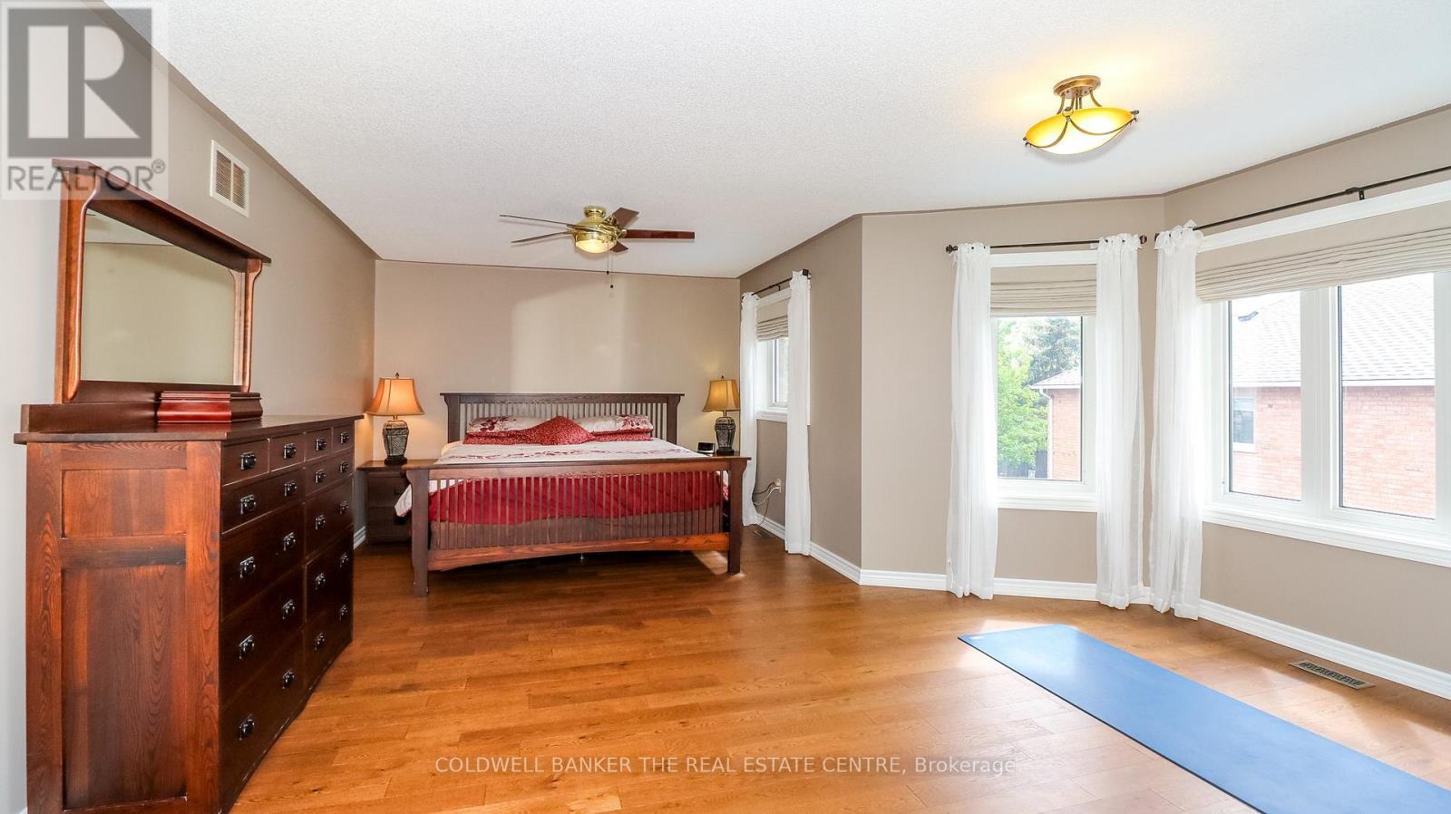 37 Falling Brook Drive, Barrie, ON - Indoor Photo Showing Bedroom