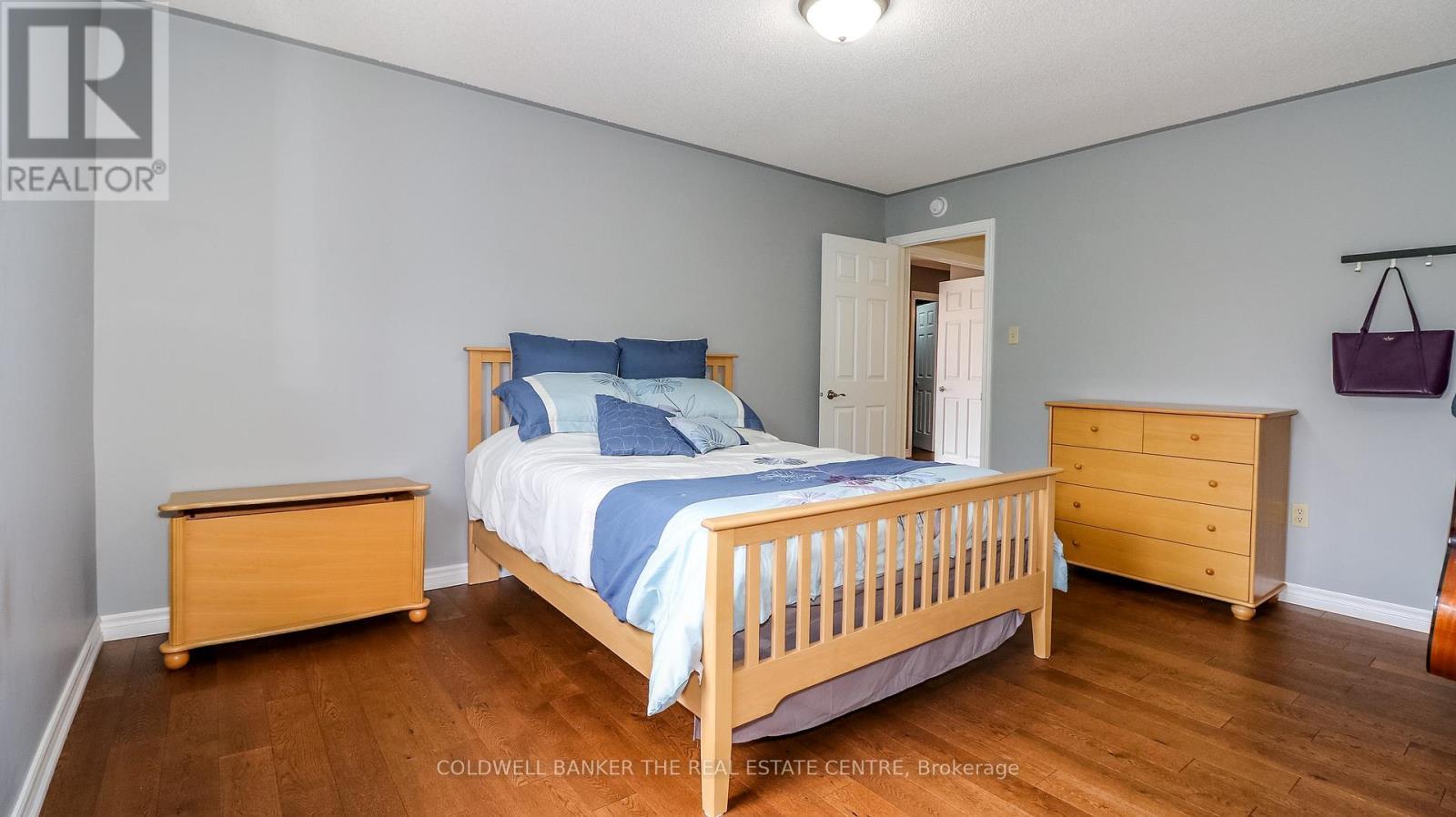 37 Falling Brook Drive, Barrie, ON - Indoor Photo Showing Bedroom