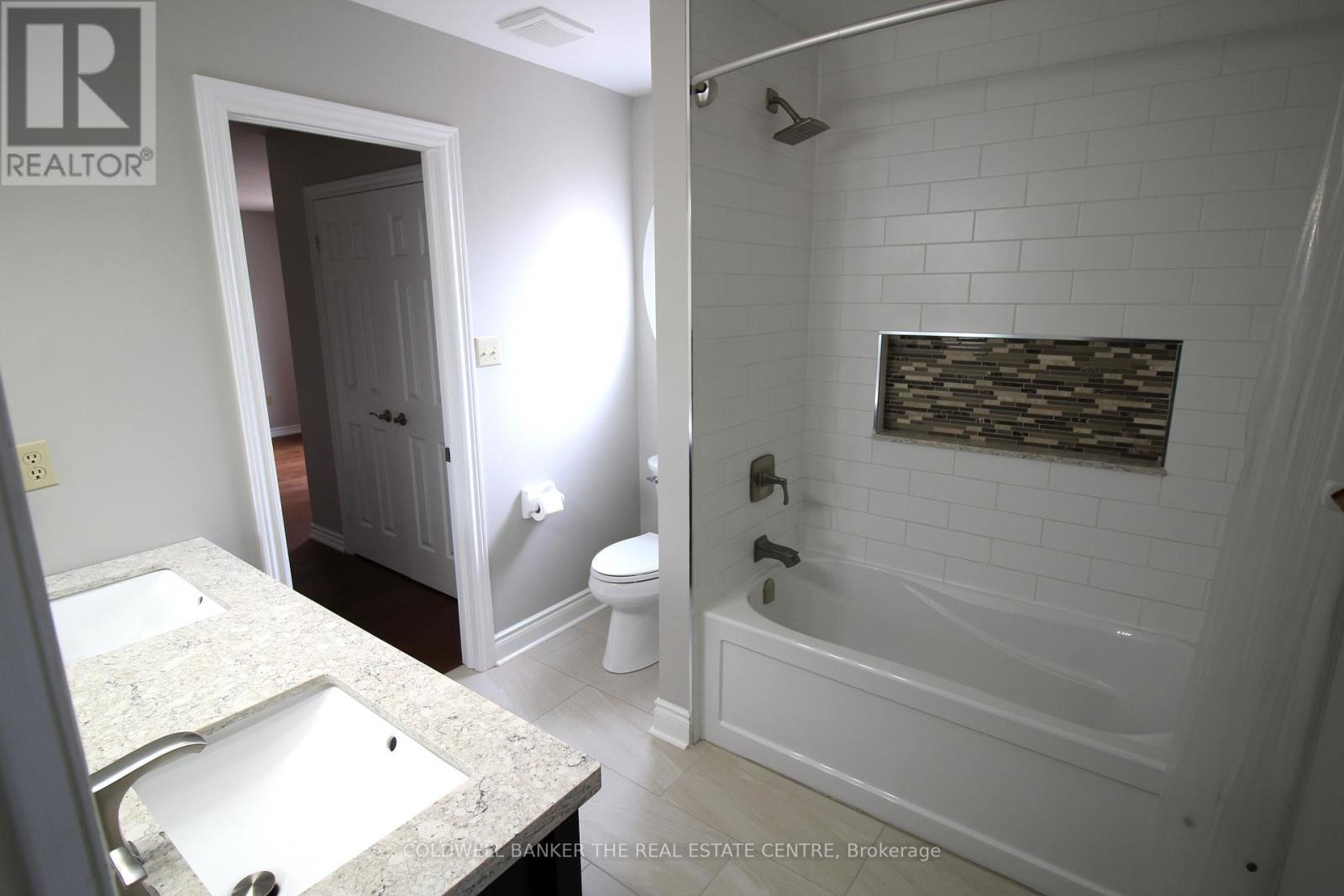 37 Falling Brook Drive, Barrie, ON - Indoor Photo Showing Bathroom