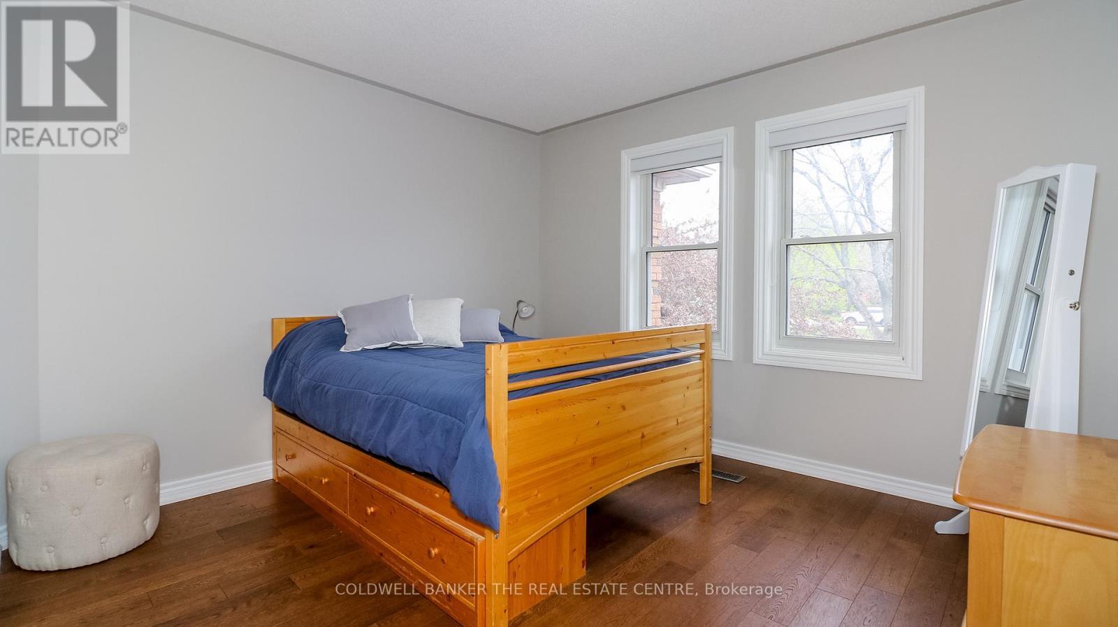 37 Falling Brook Drive, Barrie, ON - Indoor Photo Showing Bedroom