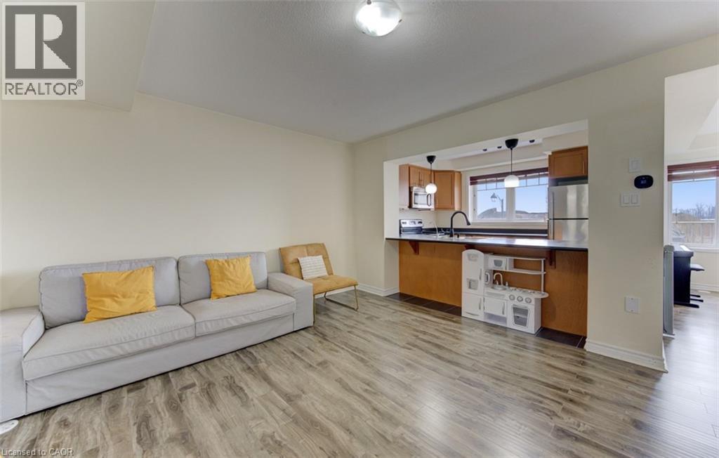 Living room featuring light wood-style flooring and baseboards - 9 Outlook Terrace, Kitchener, ON - Indoor