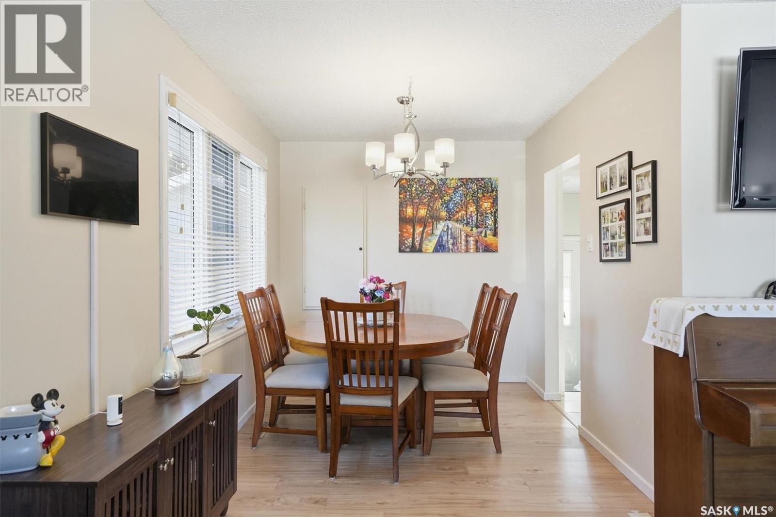 2722 Jarvis Drive, Saskatoon, SK - Indoor Photo Showing Dining Room