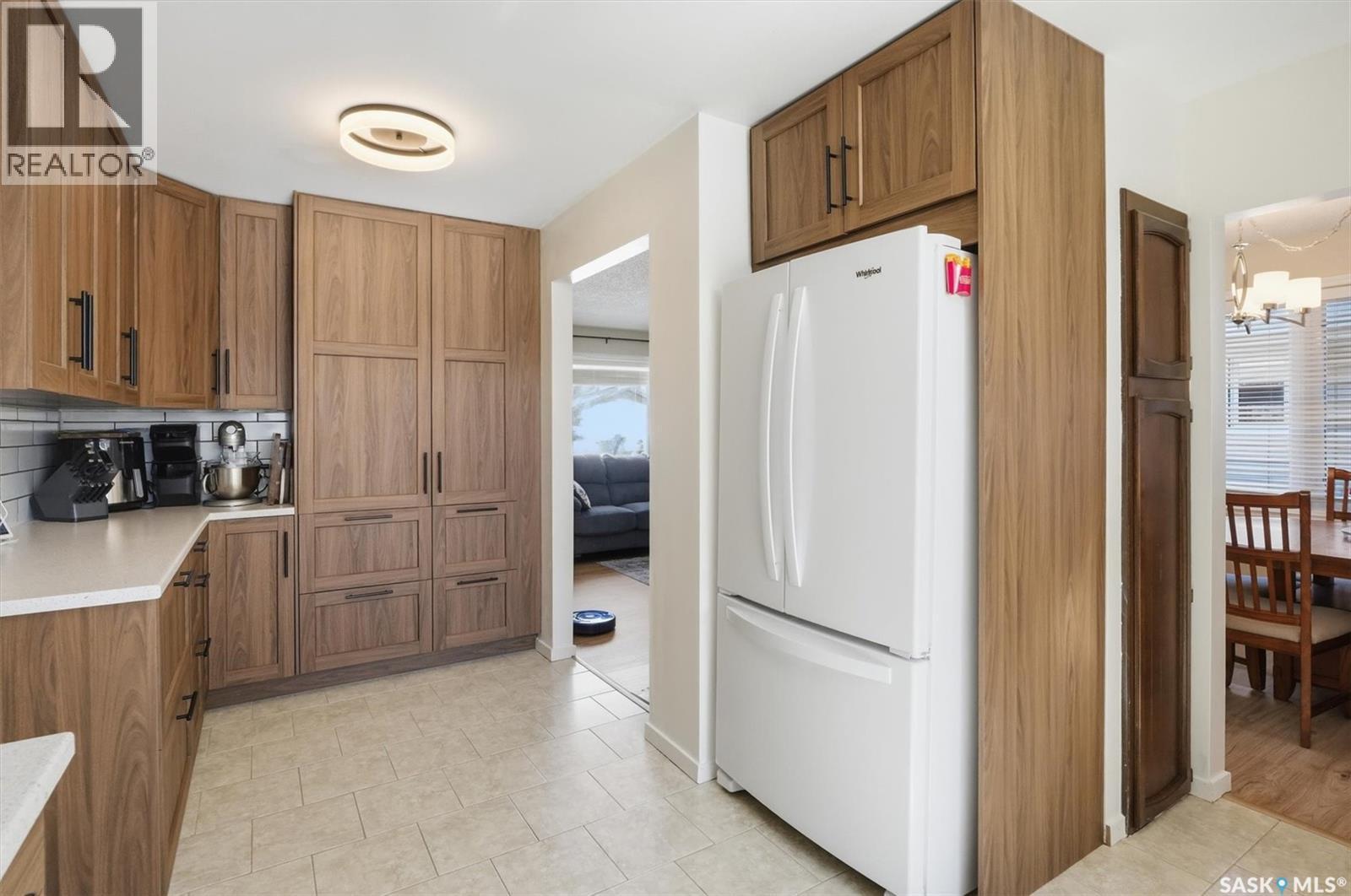2722 Jarvis Drive, Saskatoon, SK - Indoor Photo Showing Kitchen