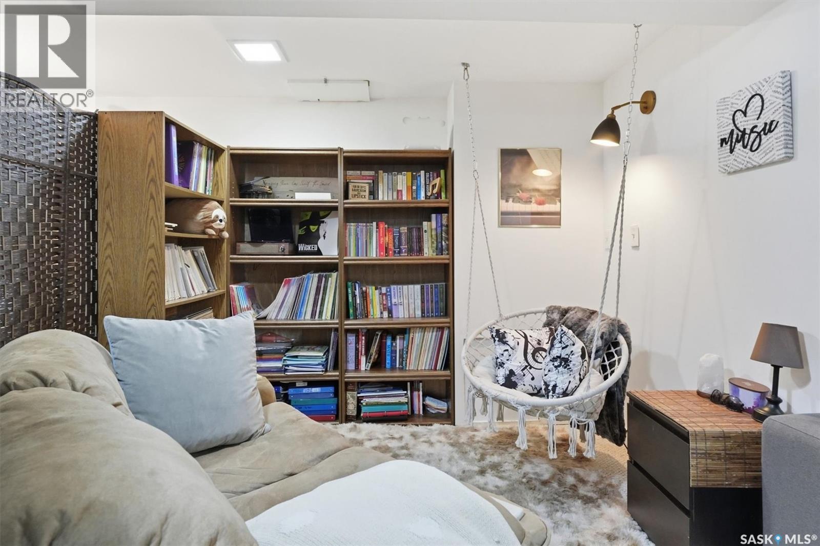 2722 Jarvis Drive, Saskatoon, SK - Indoor