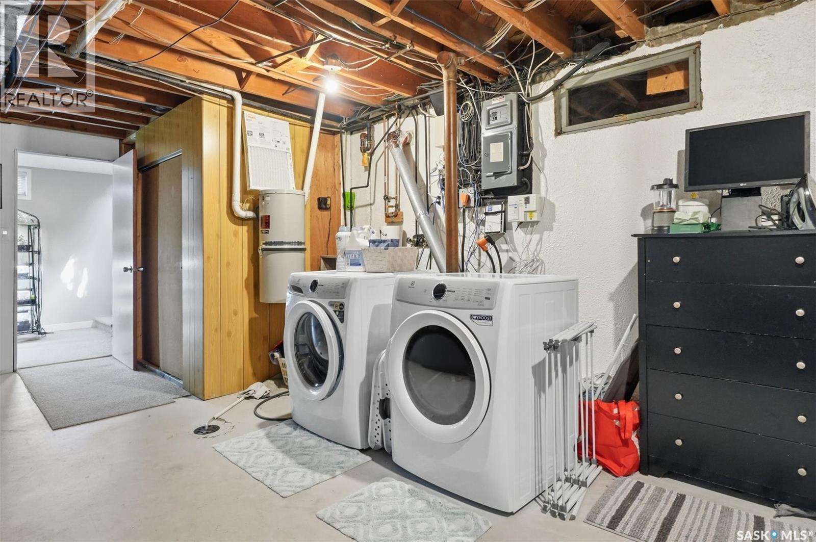 2722 Jarvis Drive, Saskatoon, SK - Indoor Photo Showing Laundry Room