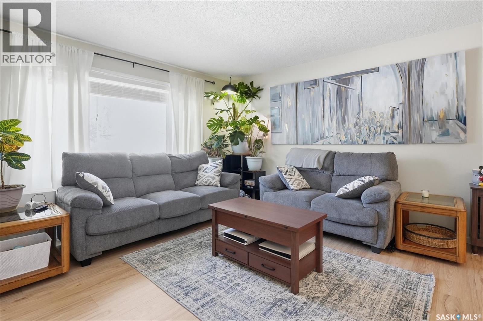 2722 Jarvis Drive, Saskatoon, SK - Indoor Photo Showing Living Room