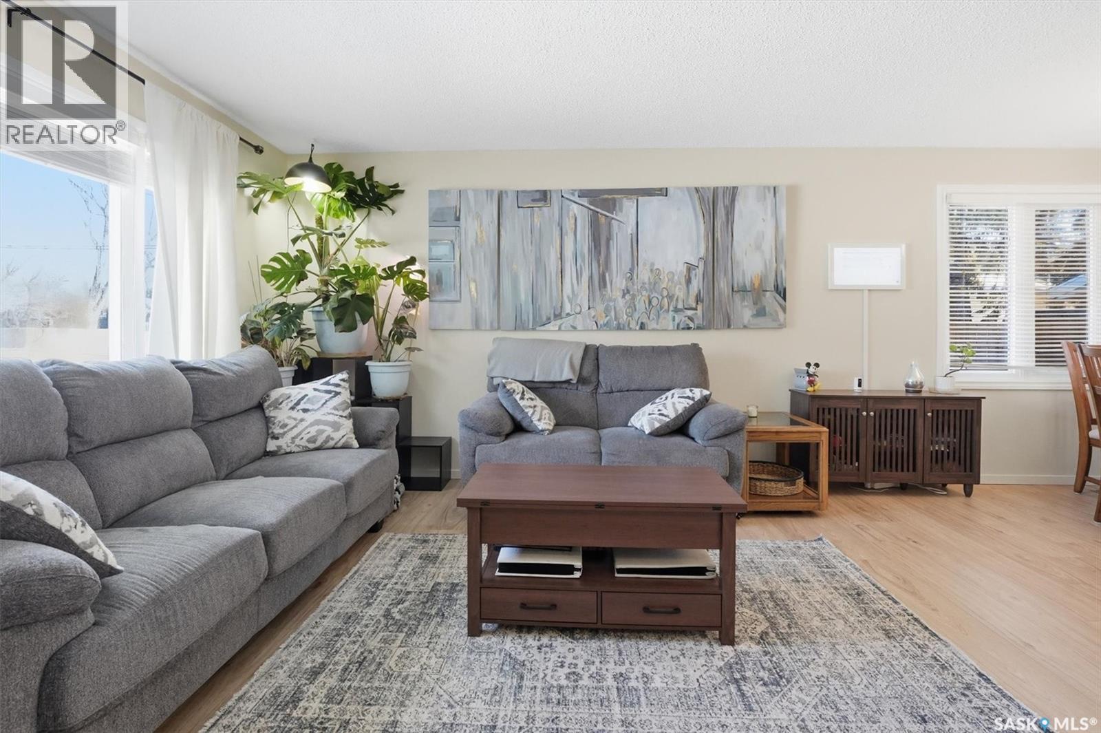 2722 Jarvis Drive, Saskatoon, SK - Indoor Photo Showing Living Room
