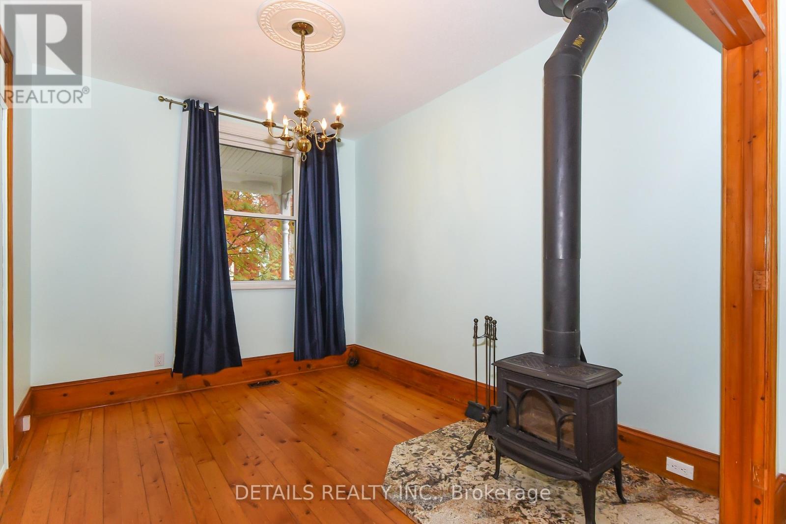 19 Gould Street, Ottawa, ON - Indoor Photo Showing Other Room