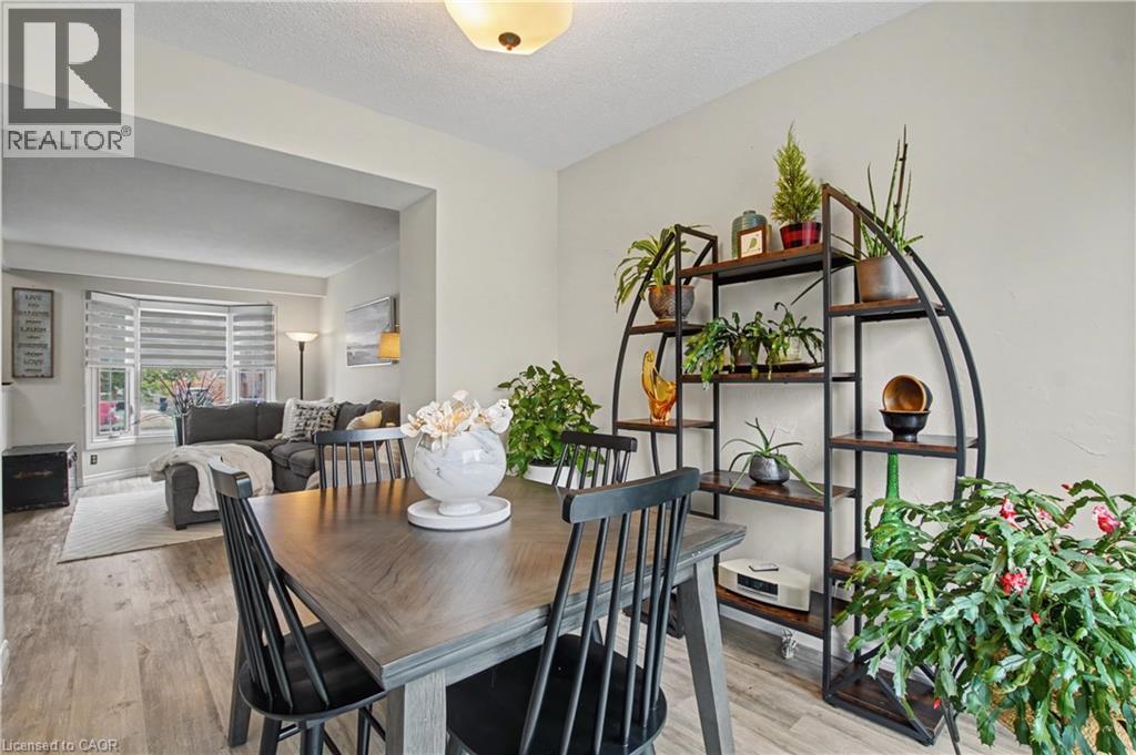 Dining space with light wood-type flooring and a textured ceiling - 21 Greystone Crescent, St. Catharines, ON - Indoor Photo Showing Dining Room