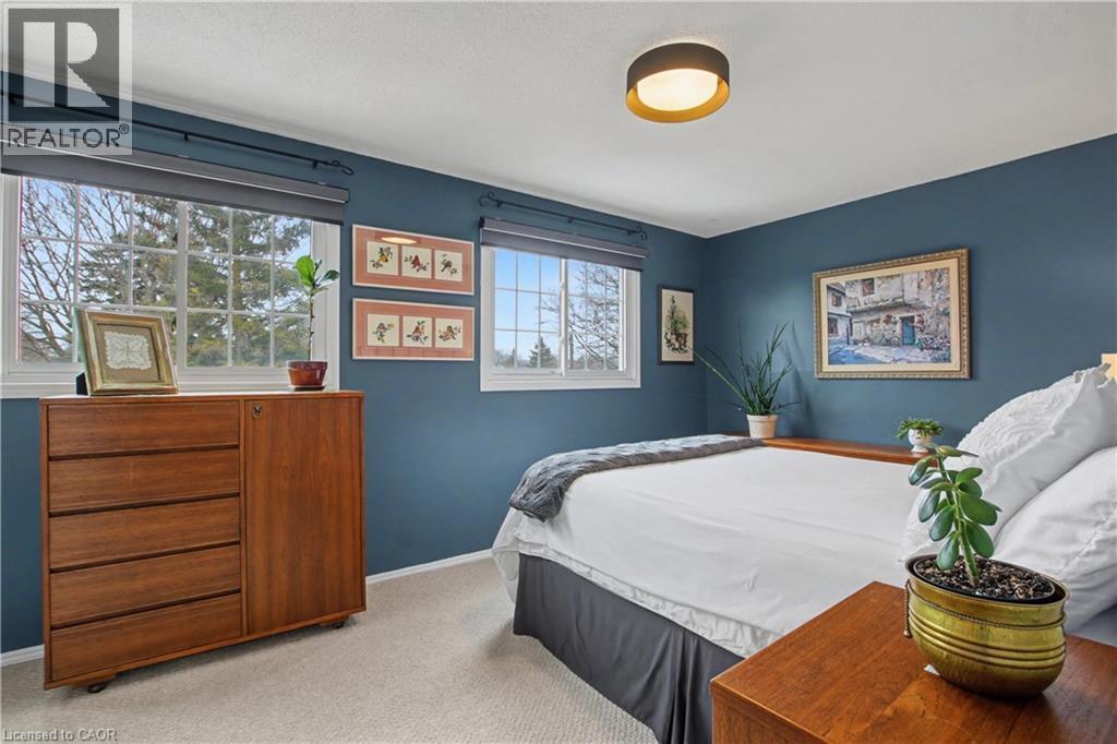 Bedroom featuring light colored carpet and baseboards - 21 Greystone Crescent, St. Catharines, ON - Indoor Photo Showing Bedroom