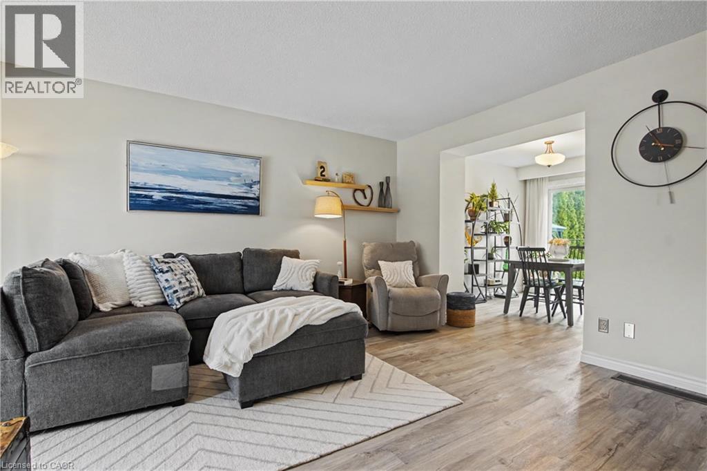 Living room with light wood-style floors and a textured ceiling - 21 Greystone Crescent, St. Catharines, ON - Indoor Photo Showing Living Room