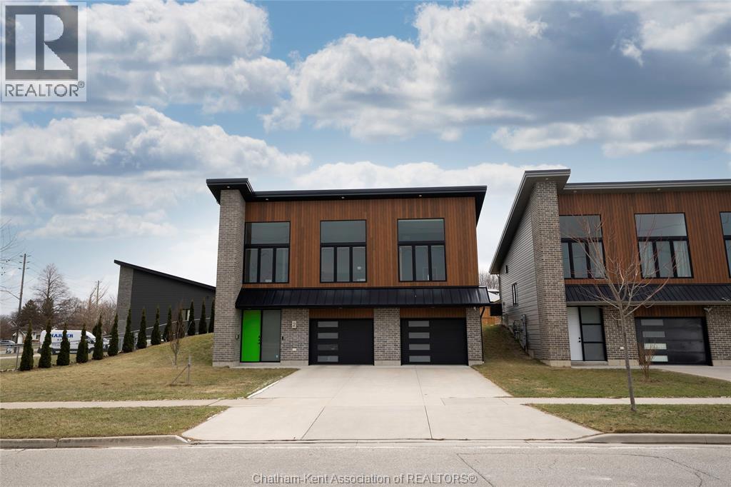 2 Riverview Drive, Chatham, ON - Outdoor With Facade