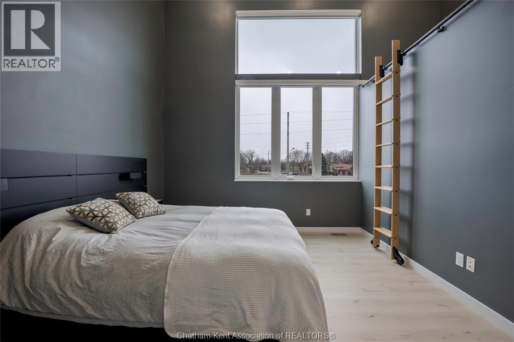 2 Riverview Drive, Chatham, ON - Indoor Photo Showing Bedroom