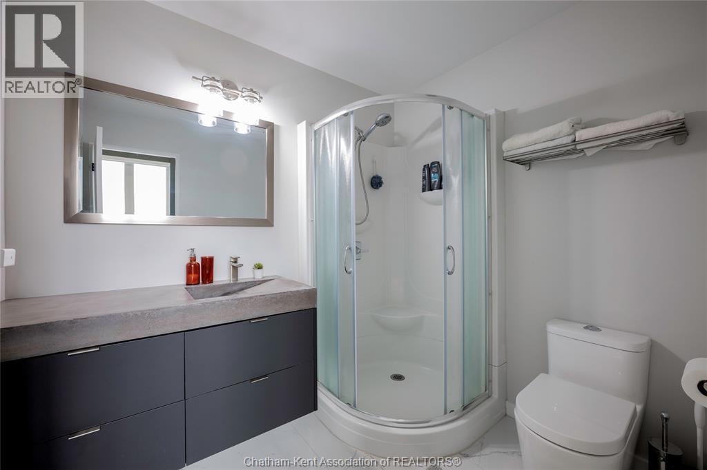 2 Riverview Drive, Chatham, ON - Indoor Photo Showing Bathroom