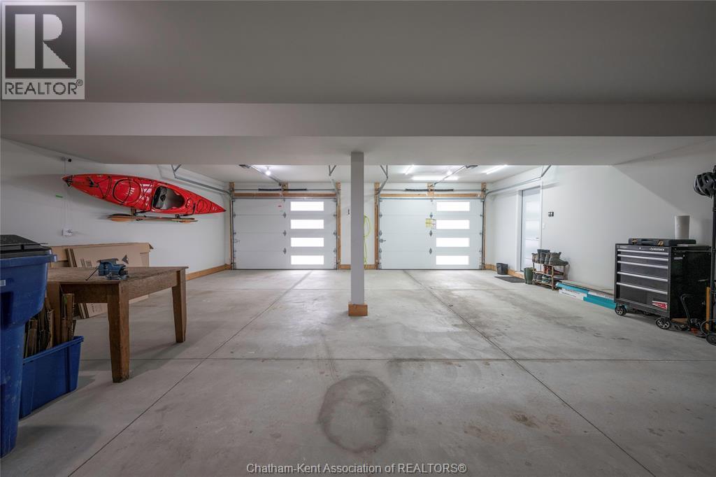 2 Riverview Drive, Chatham, ON - Indoor Photo Showing Garage
