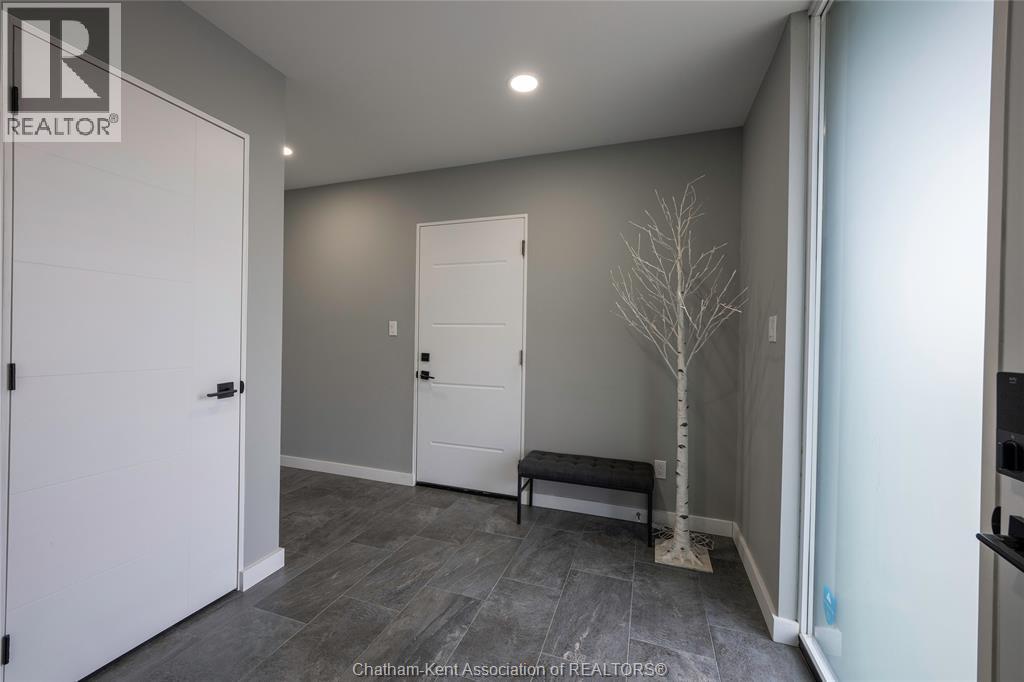 2 Riverview Drive, Chatham, ON - Indoor Photo Showing Other Room