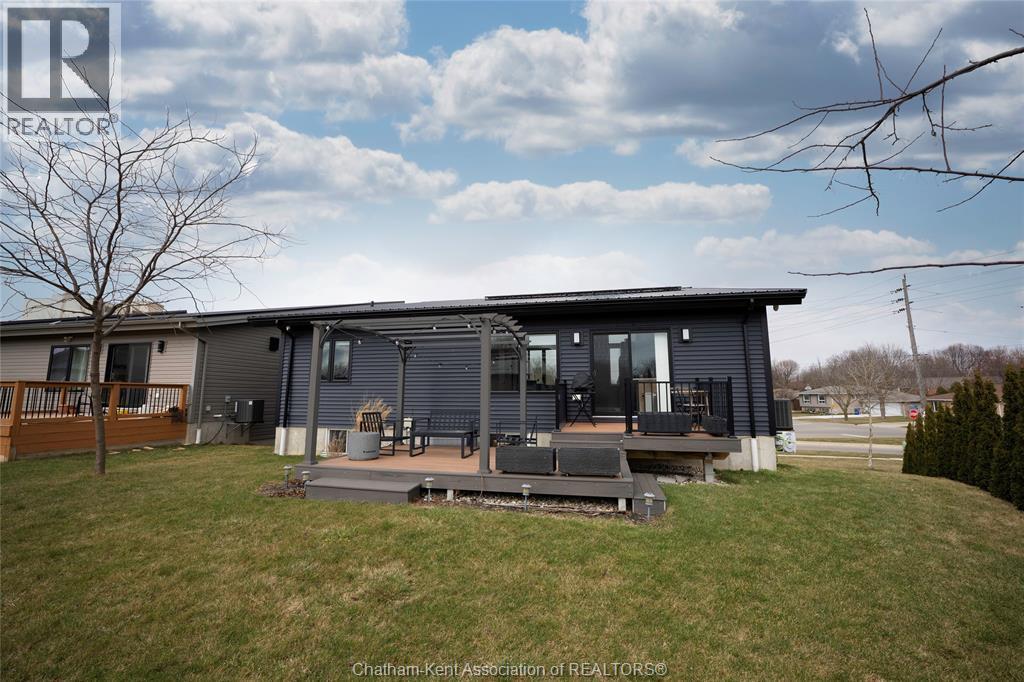 2 Riverview Drive, Chatham, ON - Outdoor With Deck Patio Veranda