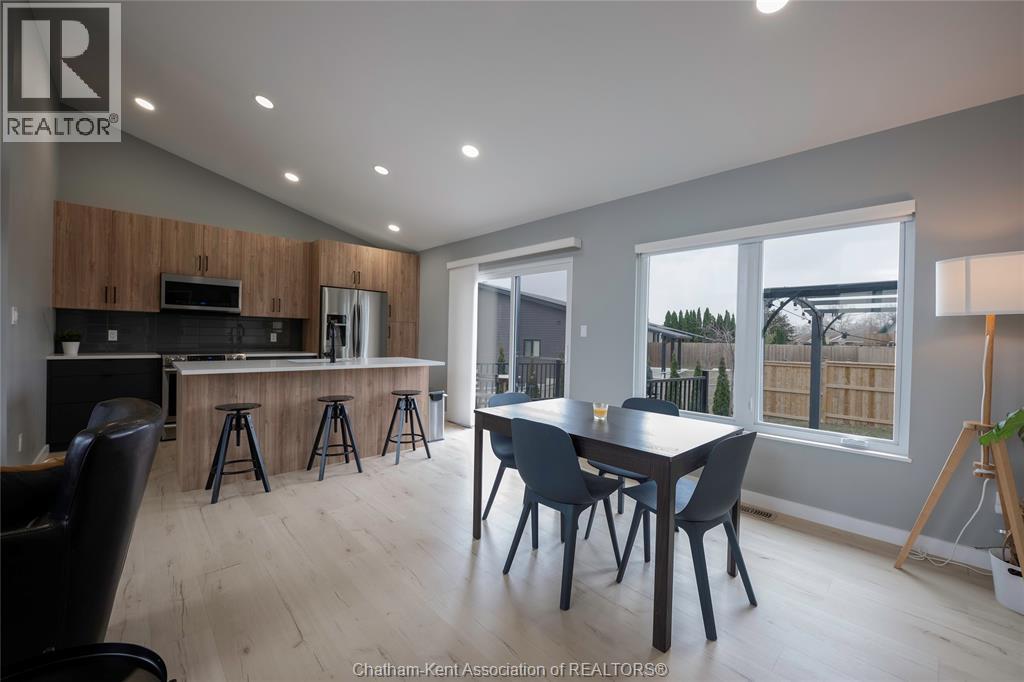 2 Riverview Drive, Chatham, ON - Indoor