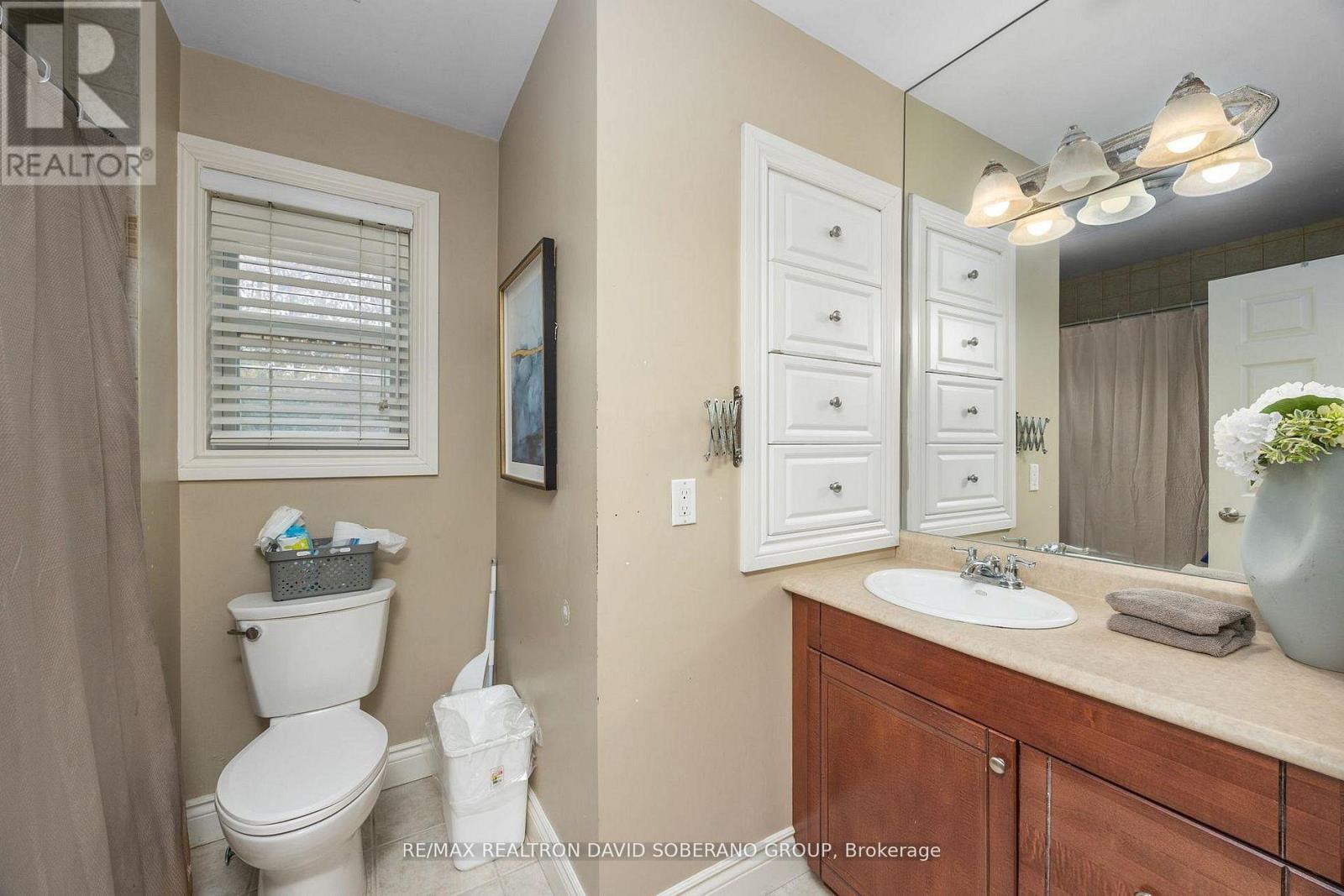 89 Allingham Gardens, Toronto, ON - Indoor Photo Showing Bathroom