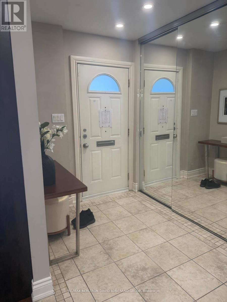 89 Allingham Gardens, Toronto, ON - Indoor Photo Showing Other Room