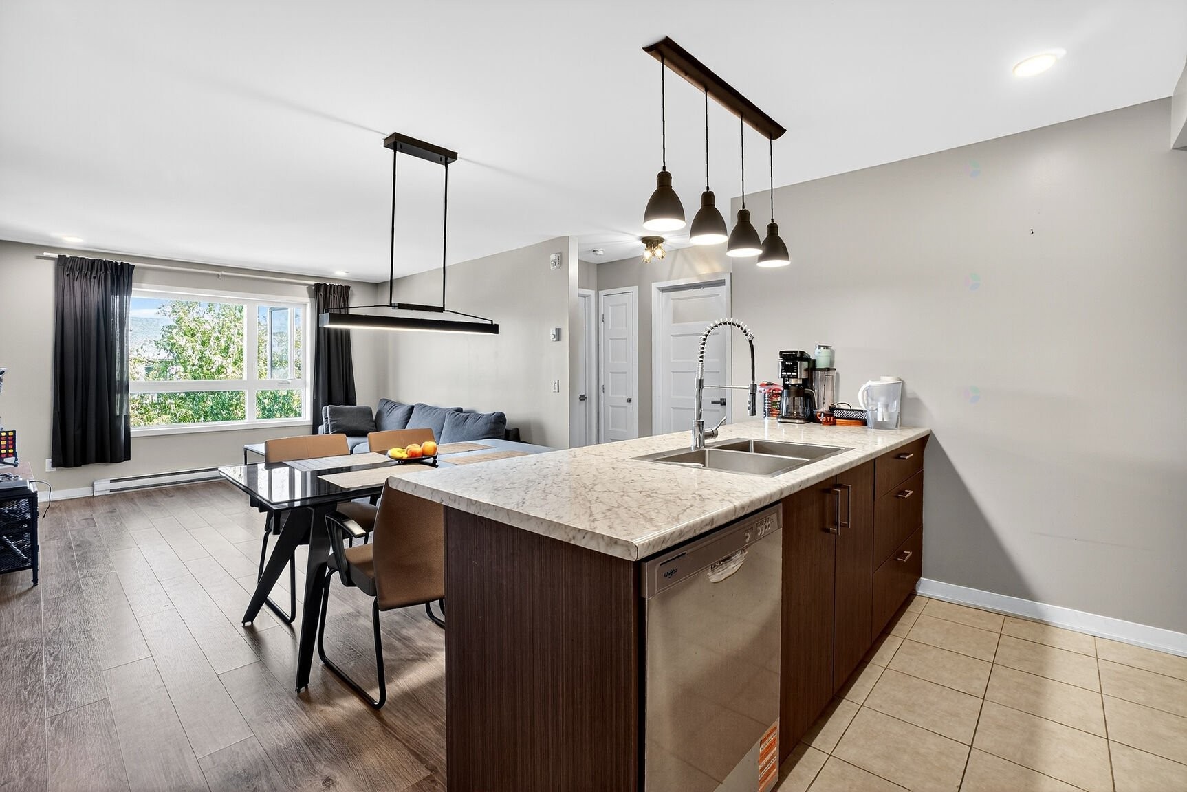 Kitchen - 303-1040 Boul. De Palerme, La Prairie, QC - Indoor Photo Showing Kitchen With Double Sink