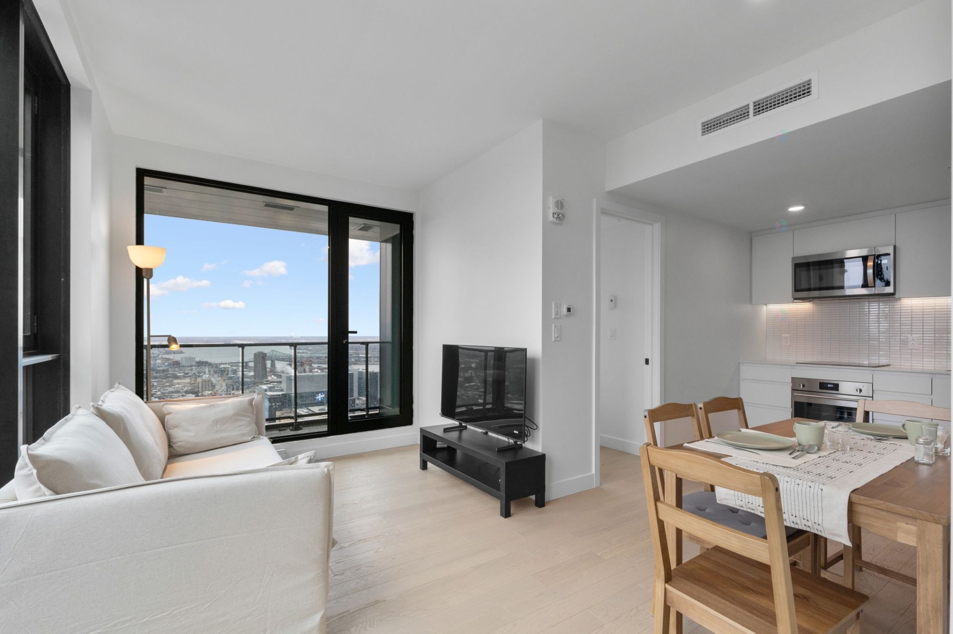 Salon - 5324-1210 Rue Jeanne-Mance, Montréal (Ville-Marie), QC - Indoor Photo Showing Other Room