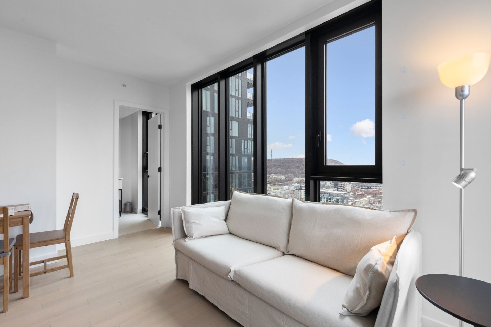 Salon - 5324-1210 Rue Jeanne-Mance, Montréal (Ville-Marie), QC - Indoor Photo Showing Other Room