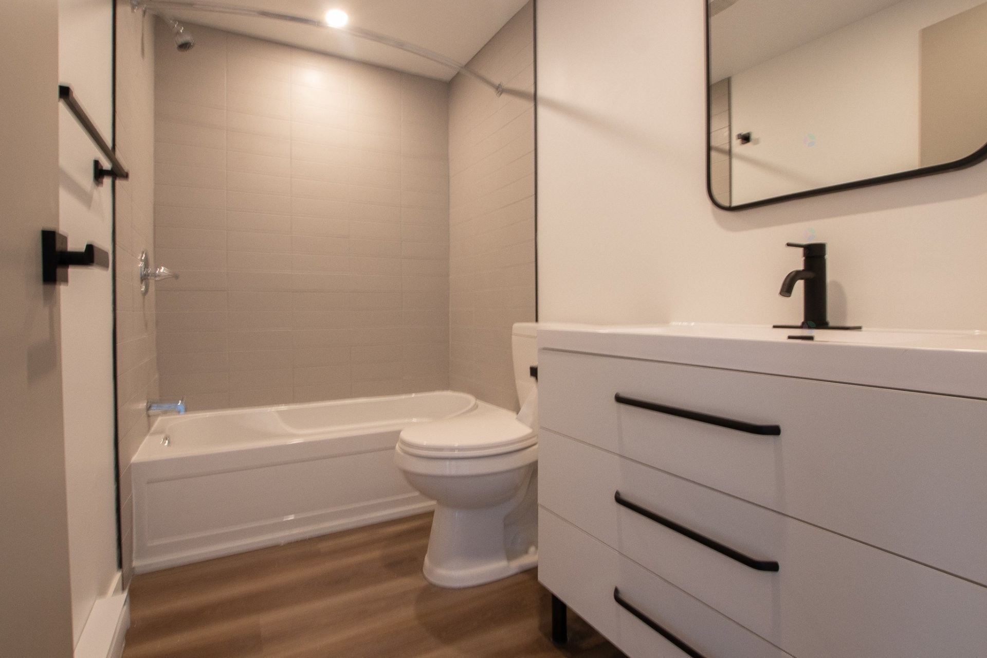 Bathroom - 1-189 Rue Hector-Lanthier, Saint-Eustache, QC - Indoor Photo Showing Bathroom