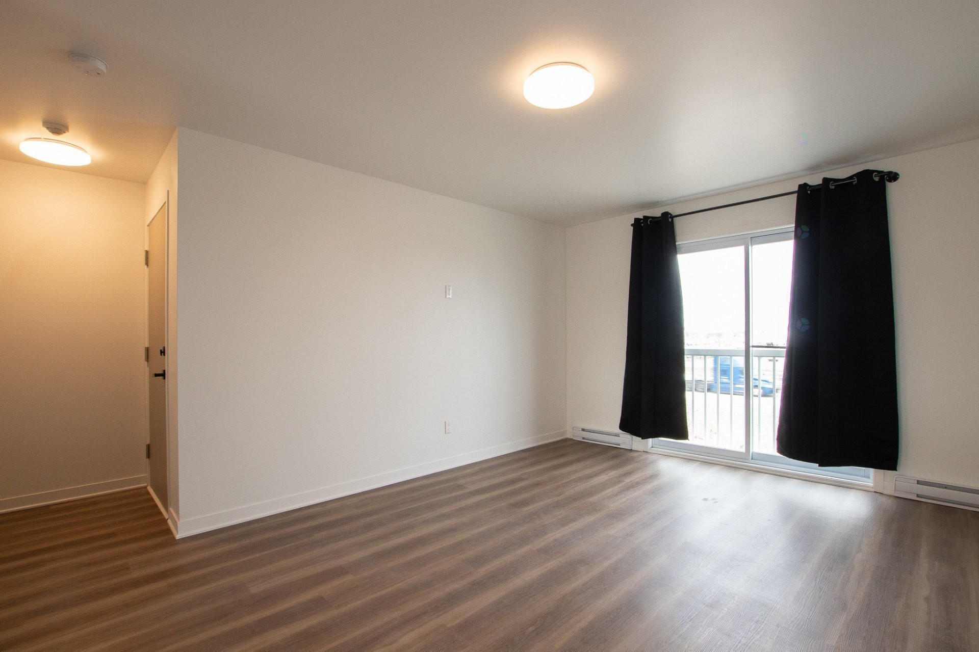 Living Room - 1-189 Rue Hector-Lanthier, Saint-Eustache, QC - Indoor Photo Showing Other Room