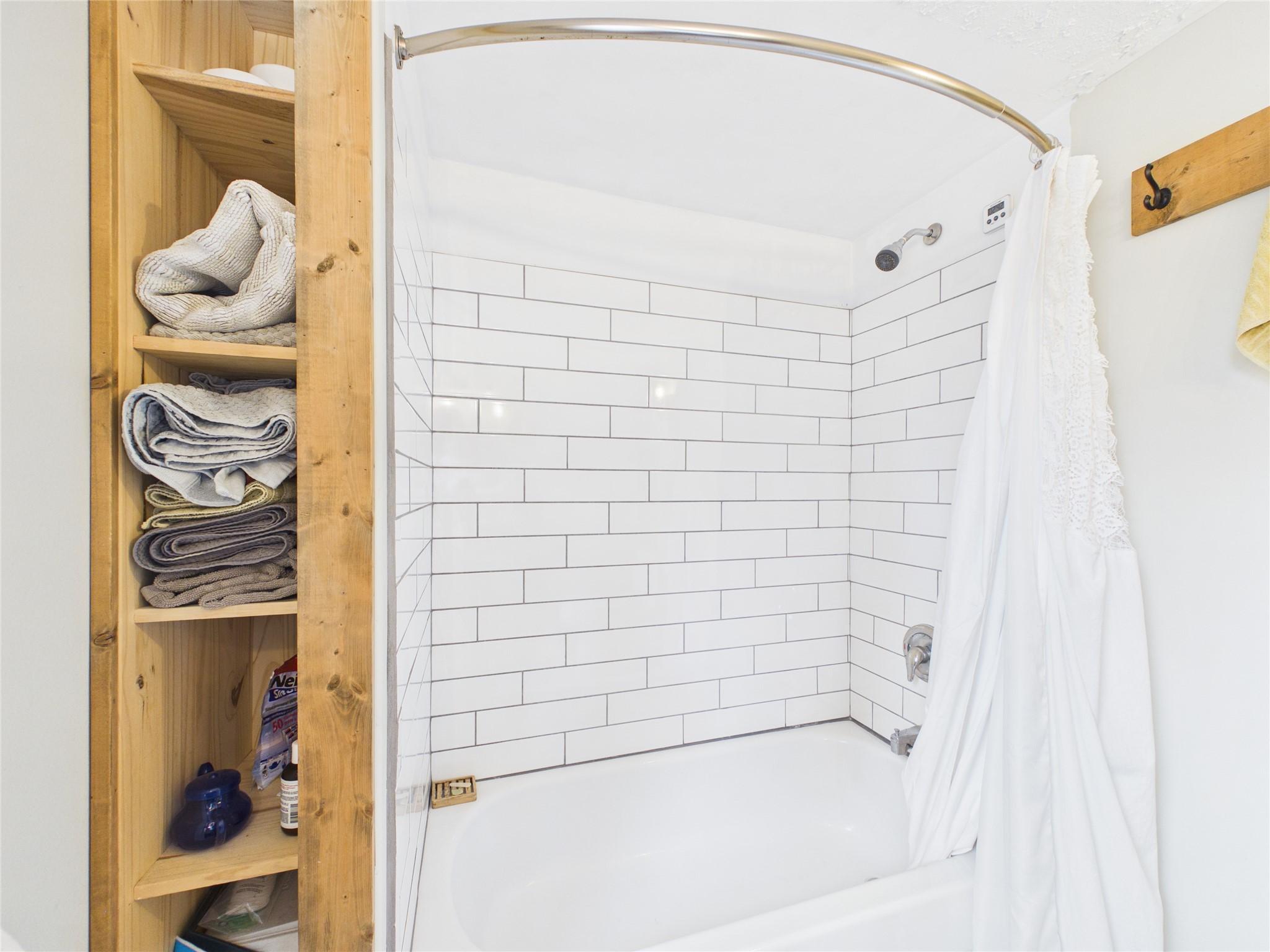 500 13Th Avenue, Cranbrook, BC - Indoor Photo Showing Bathroom