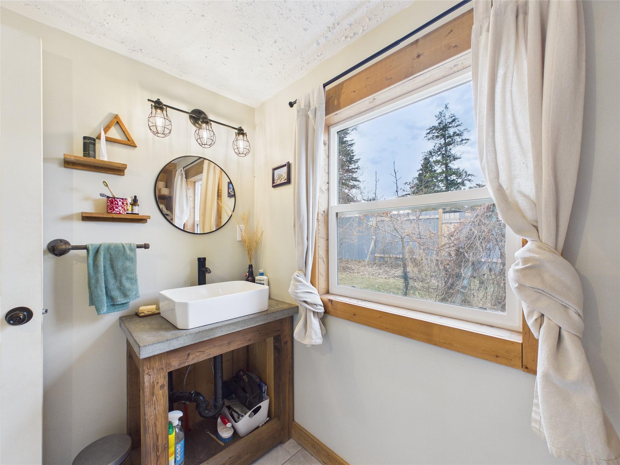 500 13Th Avenue, Cranbrook, BC - Indoor