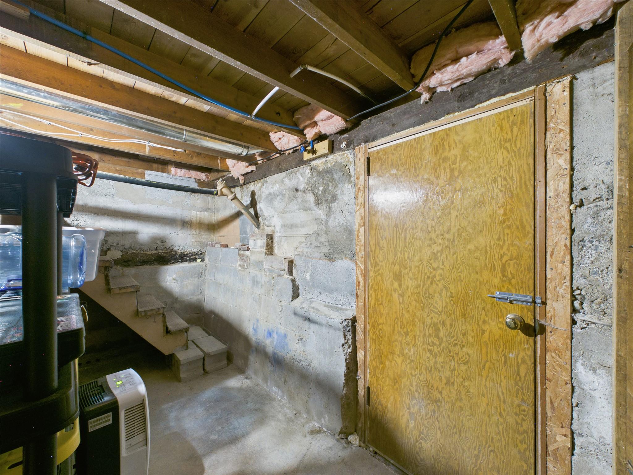 500 13Th Avenue, Cranbrook, BC - Indoor Photo Showing Basement