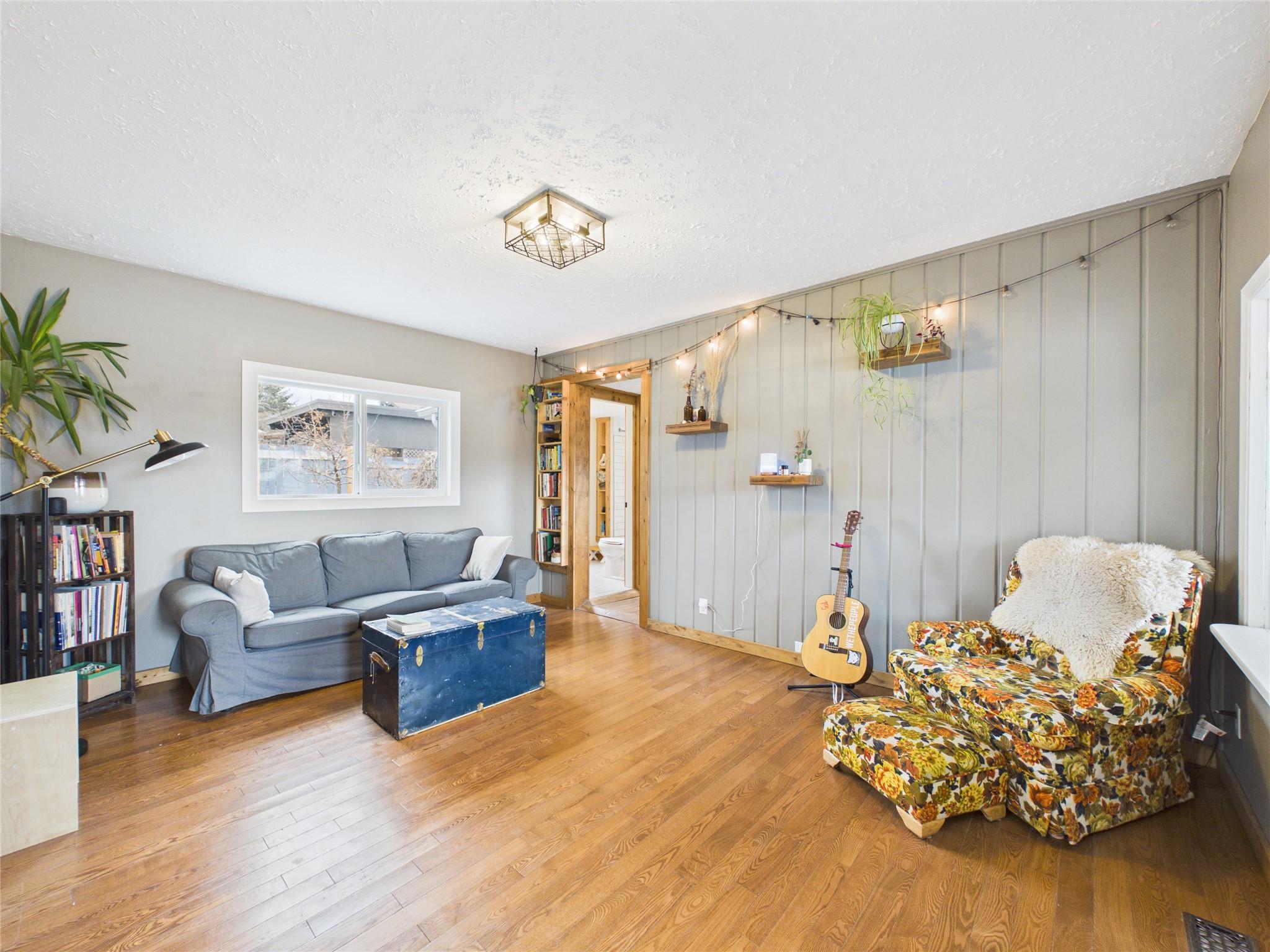 500 13Th Avenue, Cranbrook, BC - Indoor Photo Showing Living Room