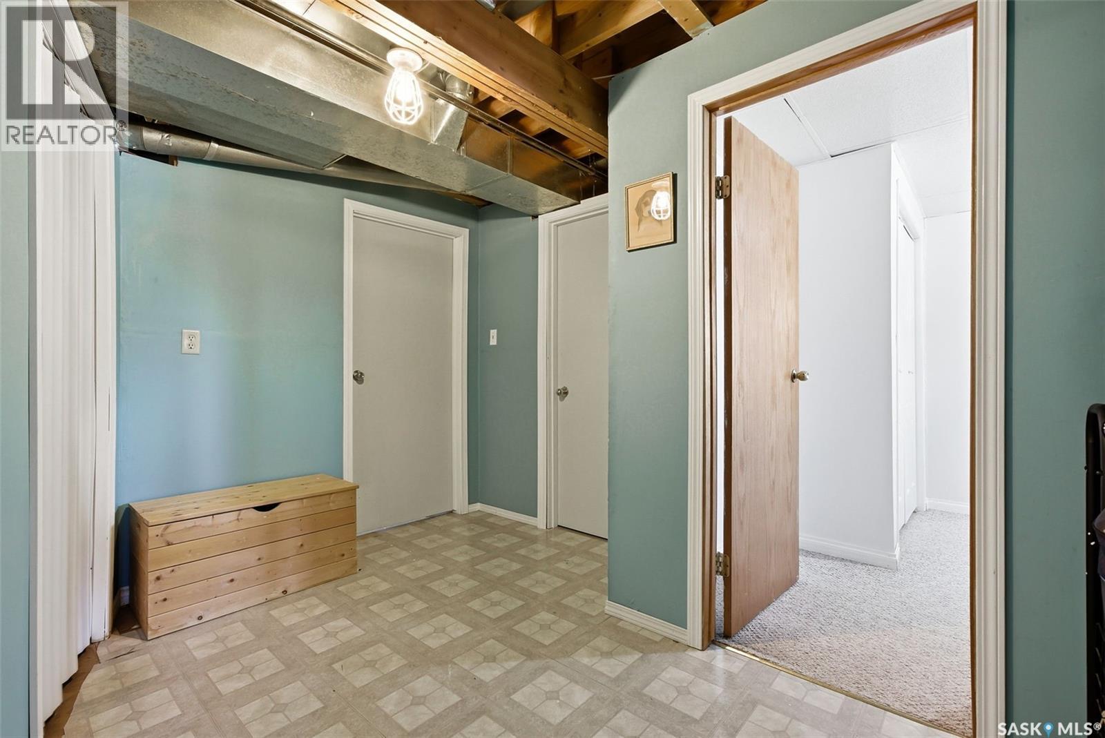 1234 James Crescent, Regina, SK - Indoor Photo Showing Other Room