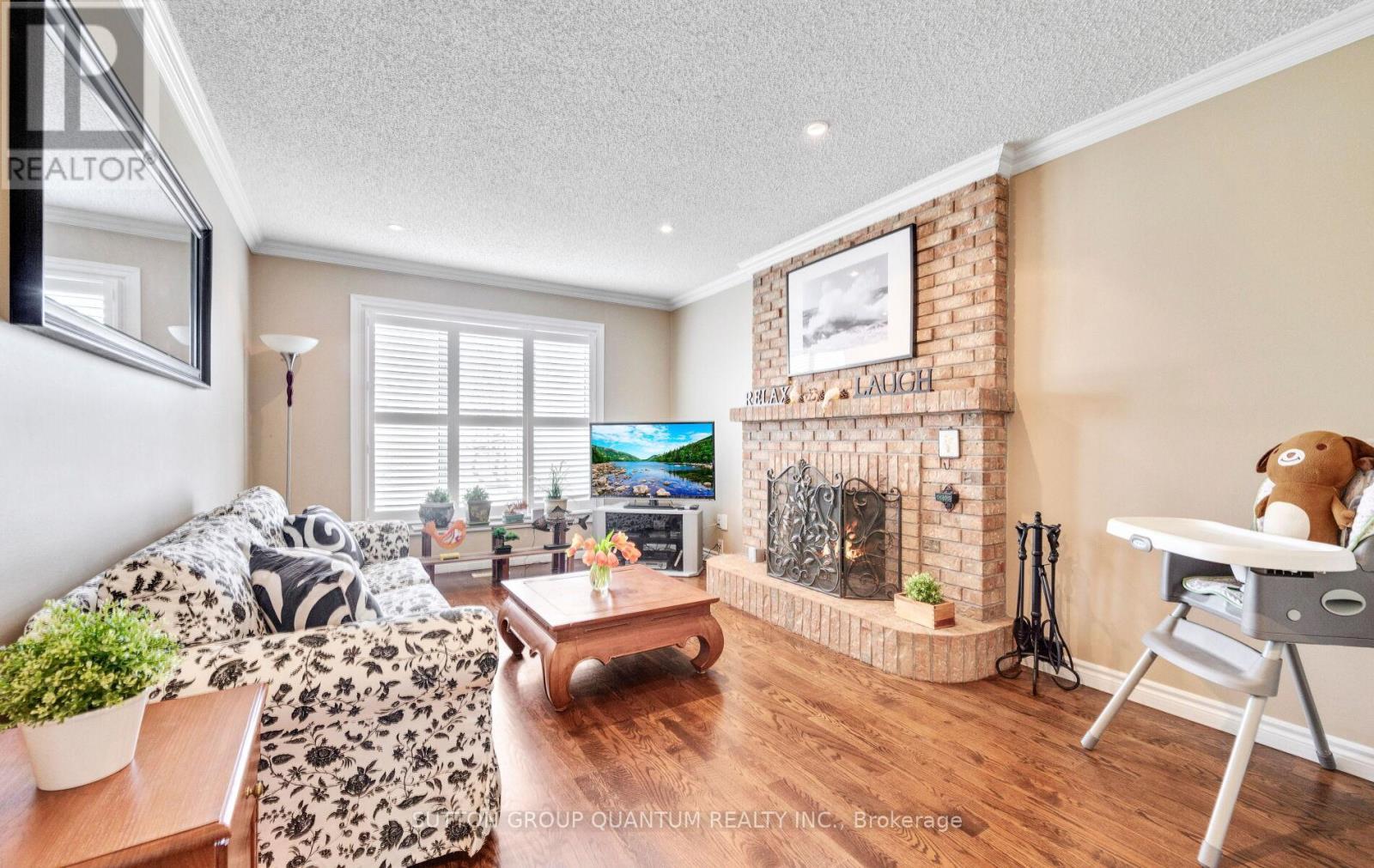 2113 Folkway Drive, Mississauga, ON - Indoor Photo Showing Living Room With Fireplace