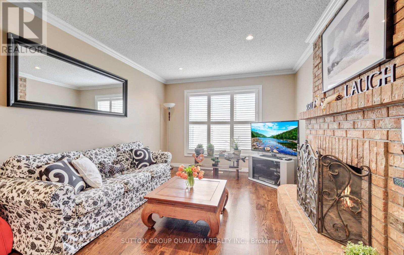 2113 Folkway Drive, Mississauga, ON - Indoor Photo Showing Living Room With Fireplace