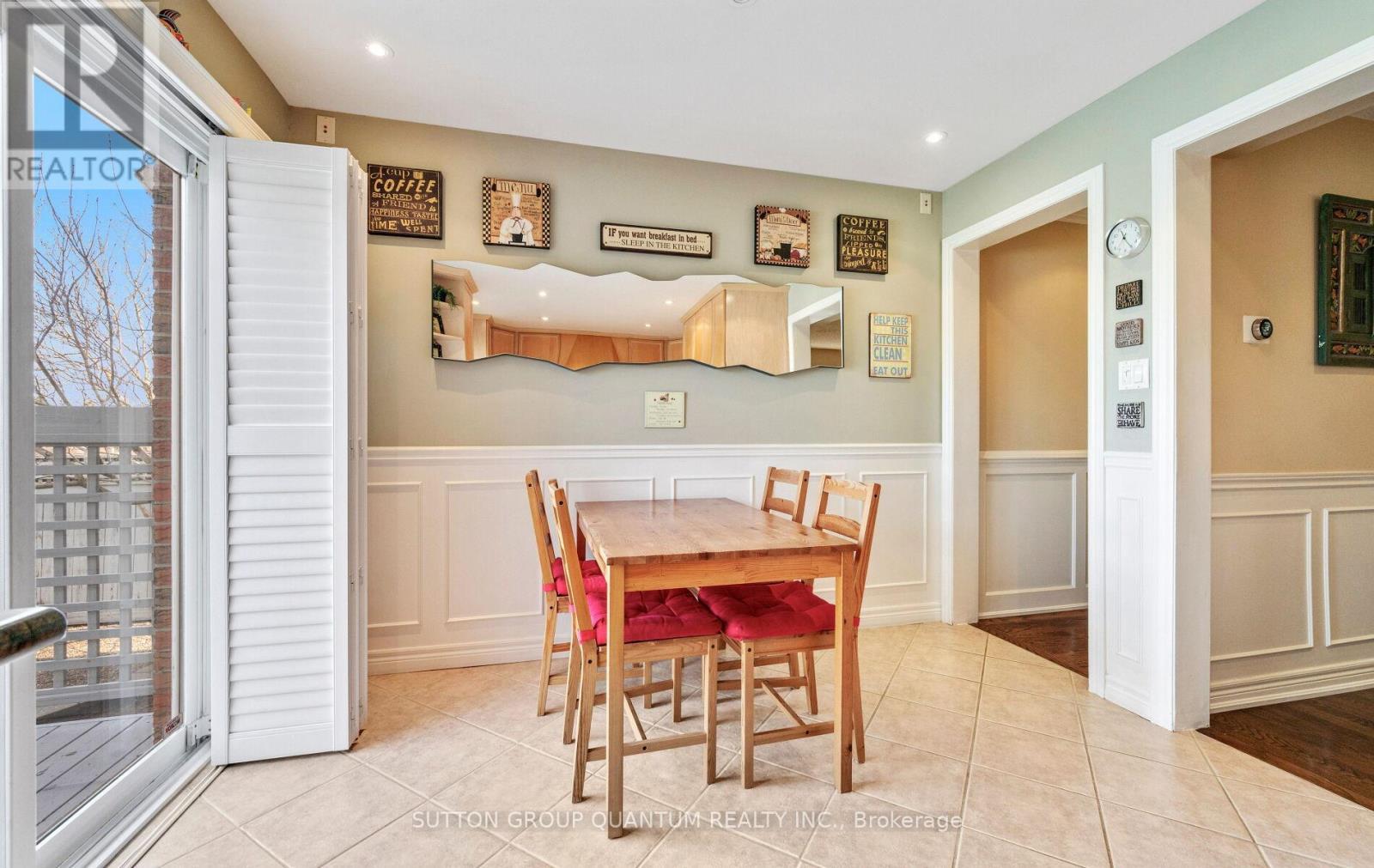 2113 Folkway Drive, Mississauga, ON - Indoor Photo Showing Dining Room
