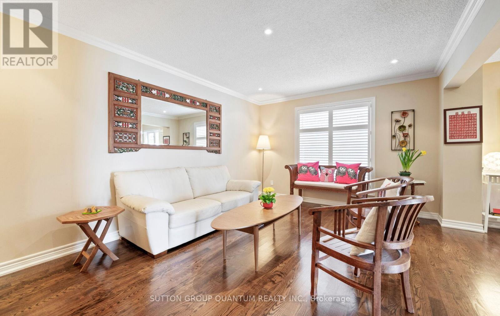 2113 Folkway Drive, Mississauga, ON - Indoor Photo Showing Living Room