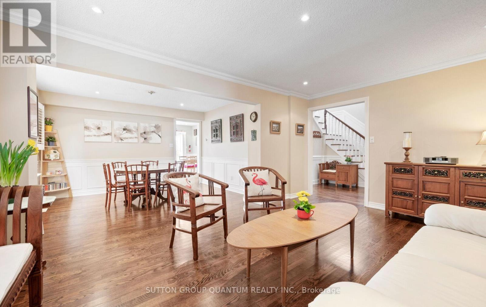 2113 Folkway Drive, Mississauga, ON - Indoor Photo Showing Living Room
