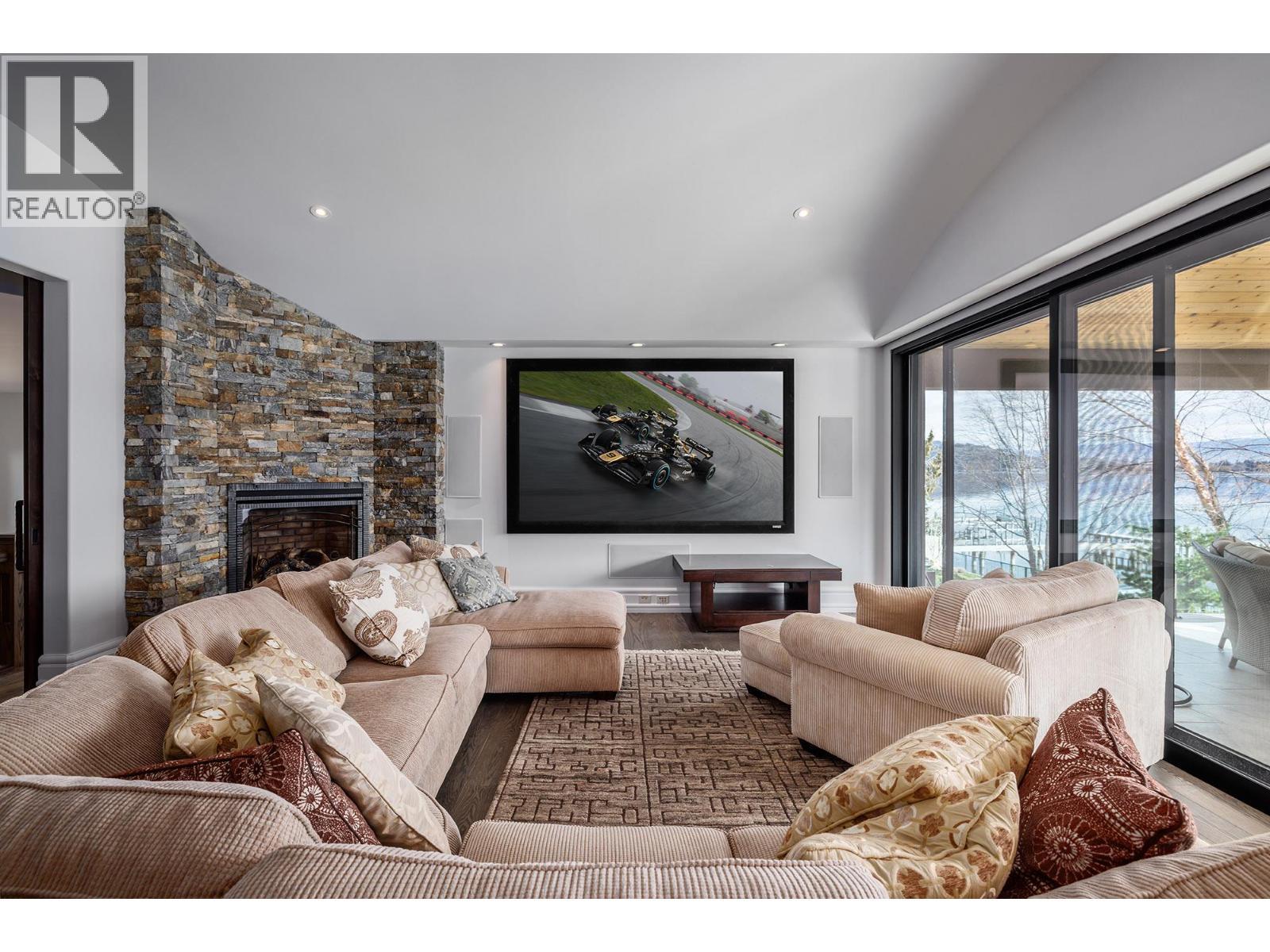 4165 Gellatly Road, West Kelowna, BC - Indoor Photo Showing Living Room With Fireplace