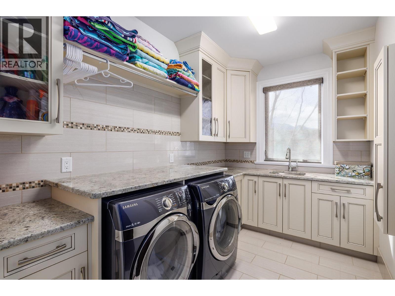 4165 Gellatly Road, West Kelowna, BC - Indoor Photo Showing Laundry Room
