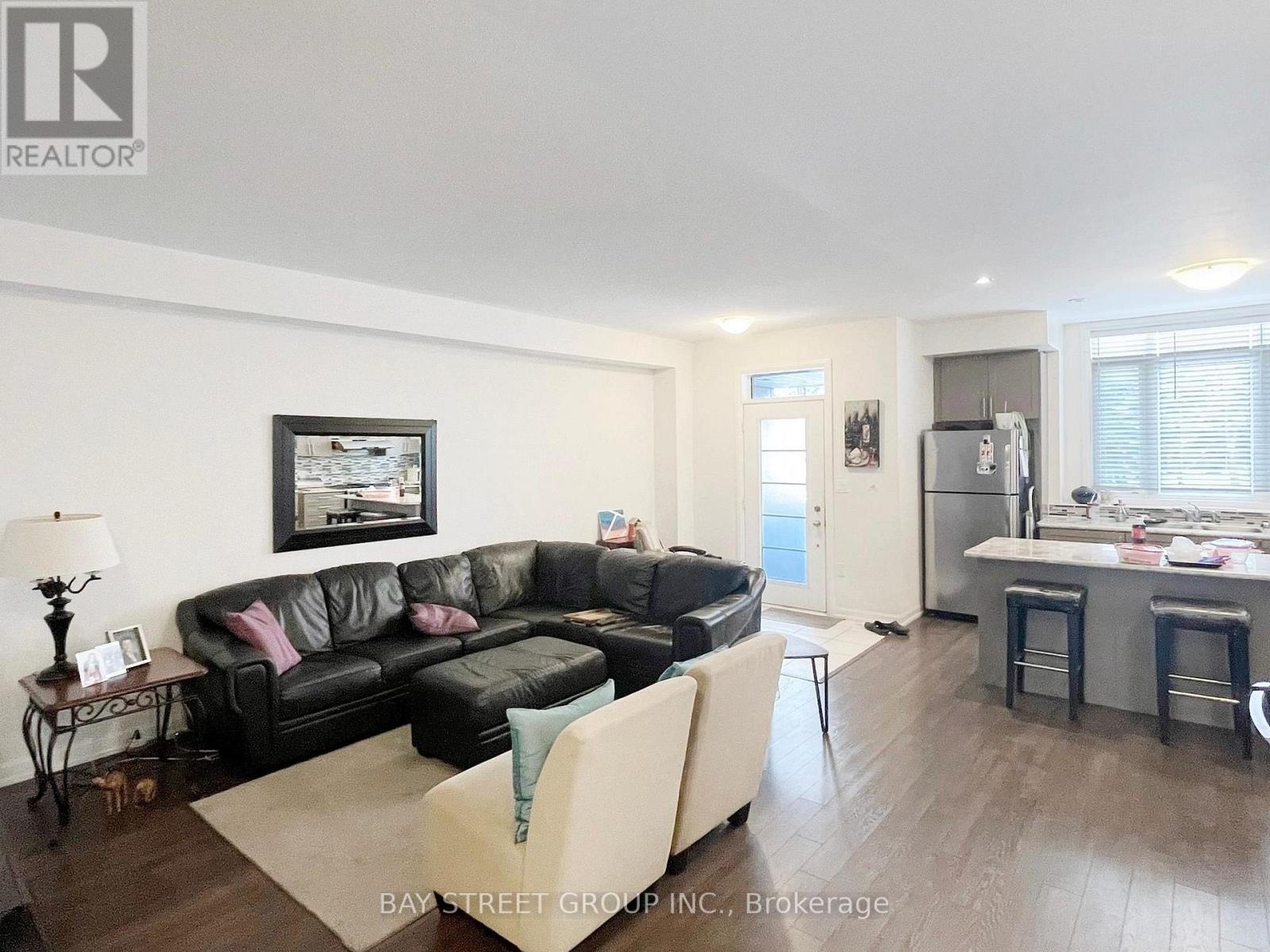 2 Longshore Way, Whitby, ON - Indoor Photo Showing Living Room
