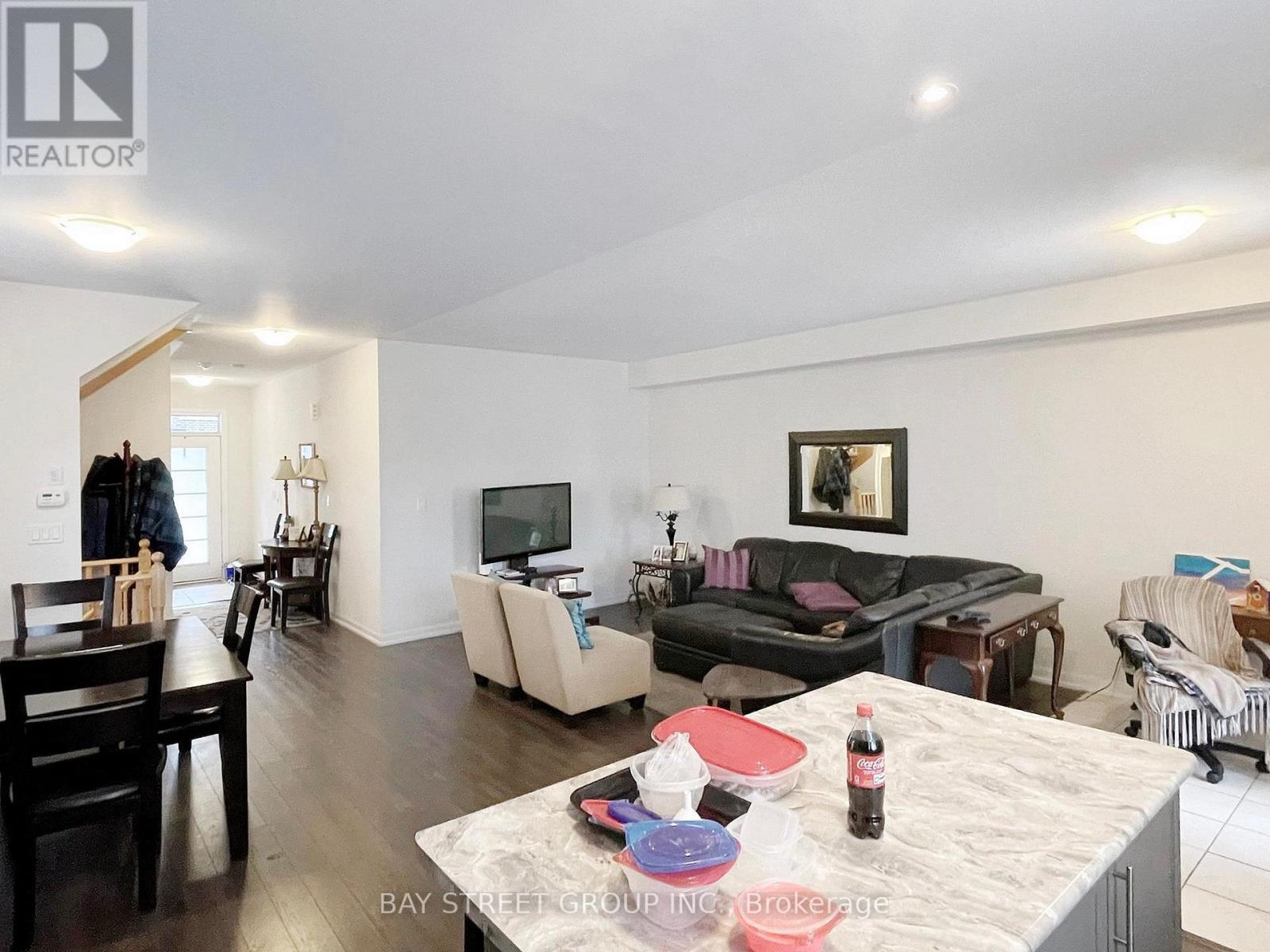 2 Longshore Way, Whitby, ON - Indoor